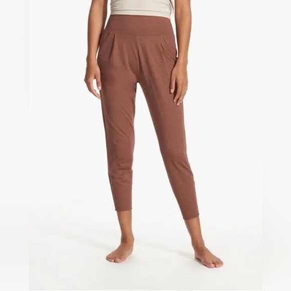 Vuori Lux At Ease Harem Pants in Hazelnut Heather PLEASE READ - Picture 3 of 14